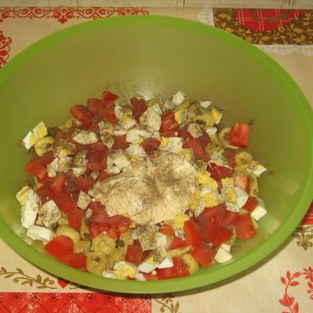 Krok 6 - Sałatka z tortellini, serem lazur i pomidorem foto