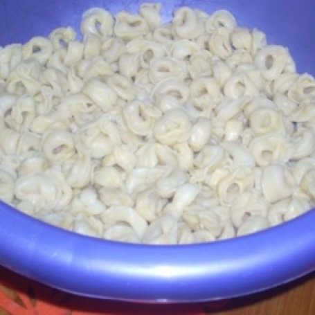 Krok 1 - sałatka z tortellini z grzybami foto