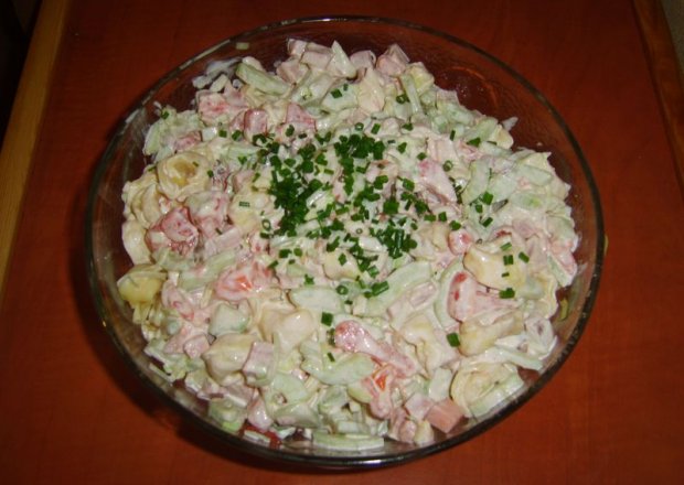 Fotografia przedstawiająca sałatka z tortellini