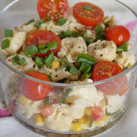 Krok 5 - Sałatka z tortellini foto