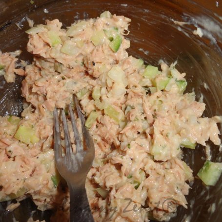 Krok 2 - Sałatka z tuńczyka + dodatki na śniadanko foto
