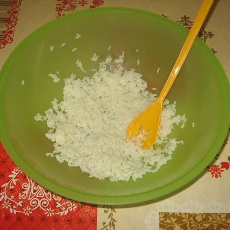 Krok 1 - Sałatka z tuńczykiem, groszkiem i ryżem foto
