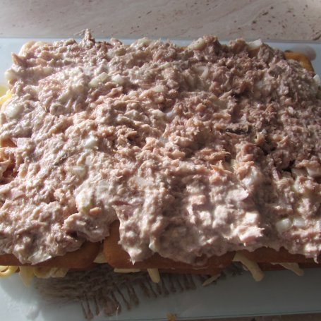 Krok 3 - Sałatka z tuńczykiem na krakersach foto