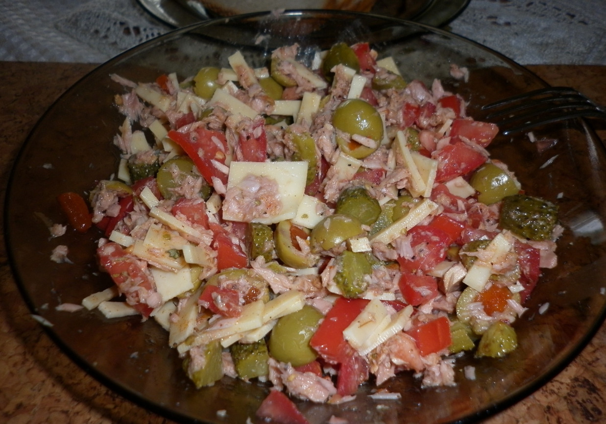 Salatka z tuńczykiem foto