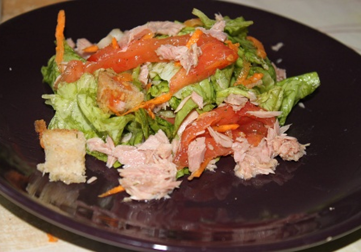 Sałatka z tuńczykiem foto