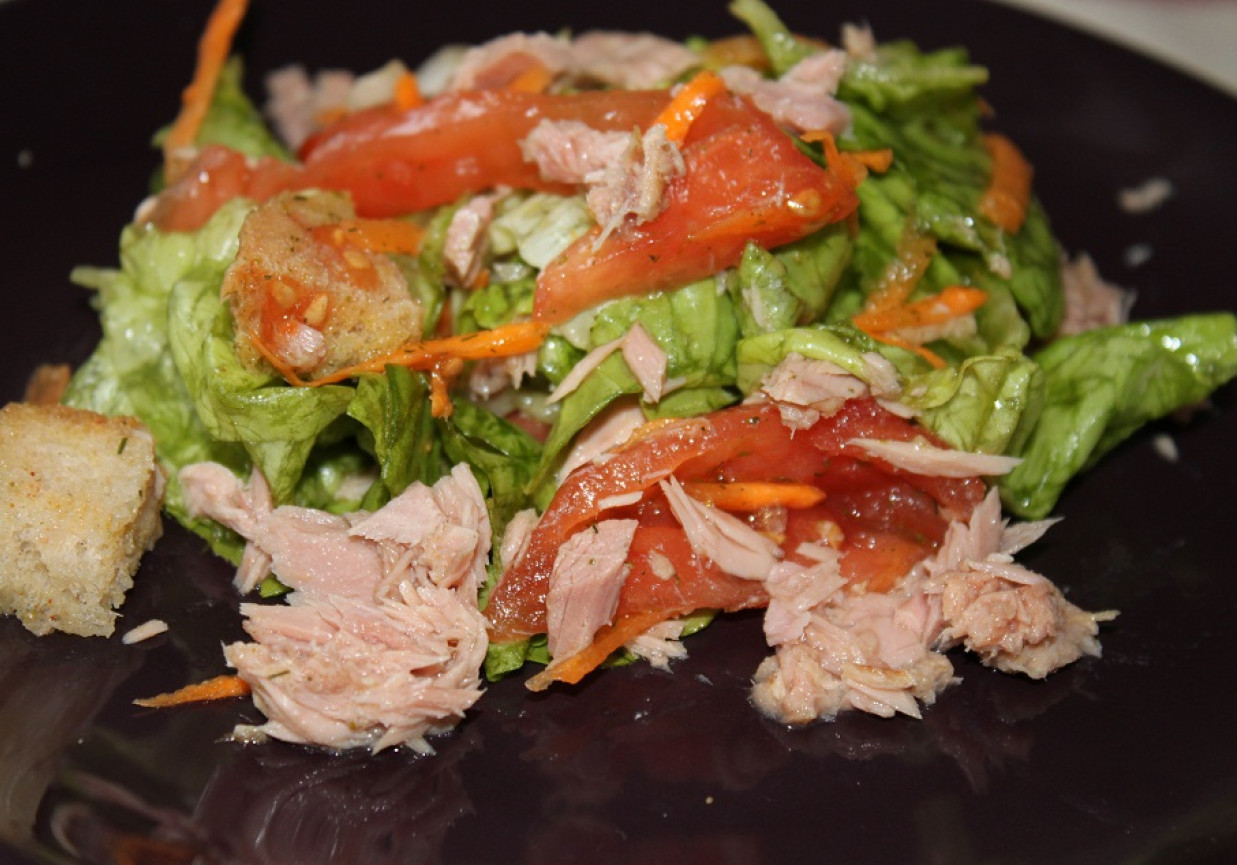 Sałatka z tuńczykiem foto