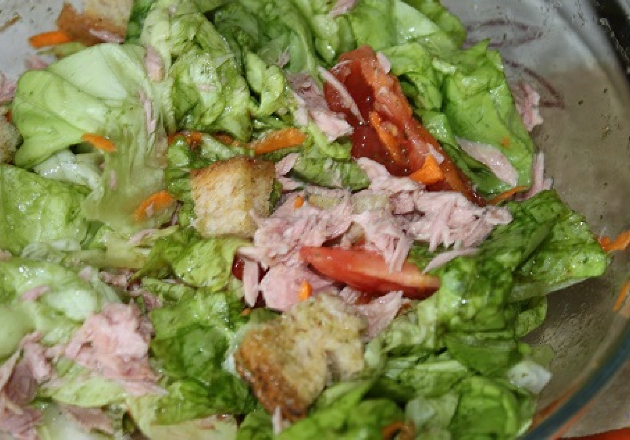 Sałatka z tuńczykiem foto