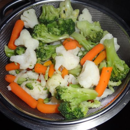 Krok 1 - Sałatka z warzyw gotowanych na parze foto