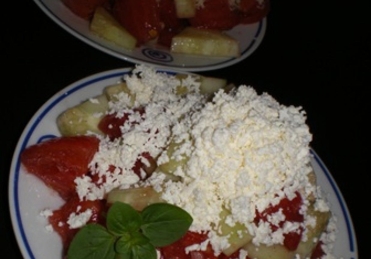 Sałatka z warzyw z bialym serem foto