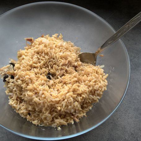 Krok 4 - Sałatka z wędzonym trewalem, brązowym ryżem i szpinakiem foto