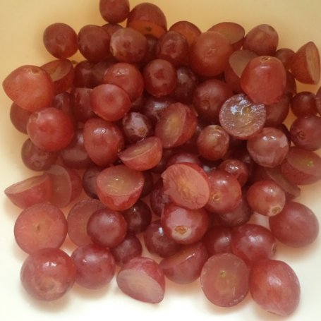 Krok 1 - Sałatka z winogronami , serem pleśniowym i pieprzem cayenne . foto
