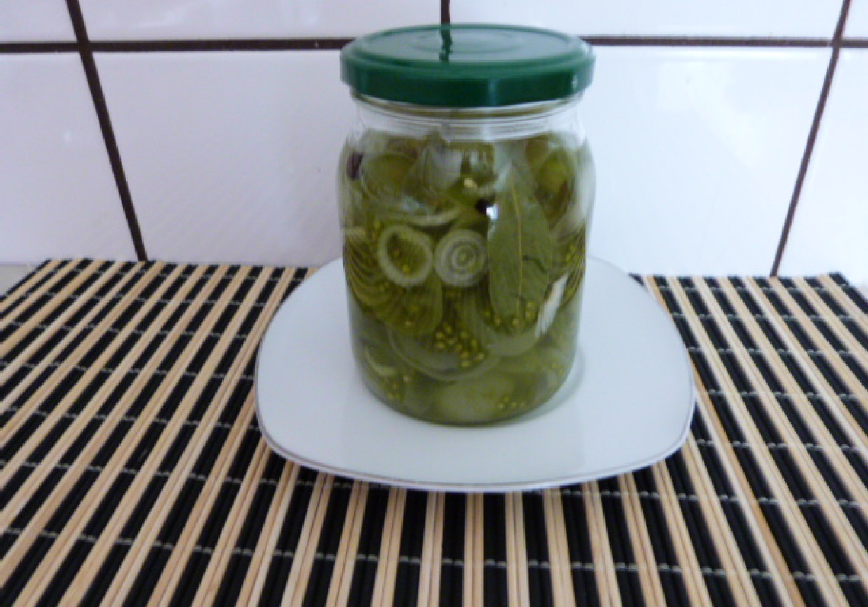 Sałatka z zielonych pomidorów na zimę foto