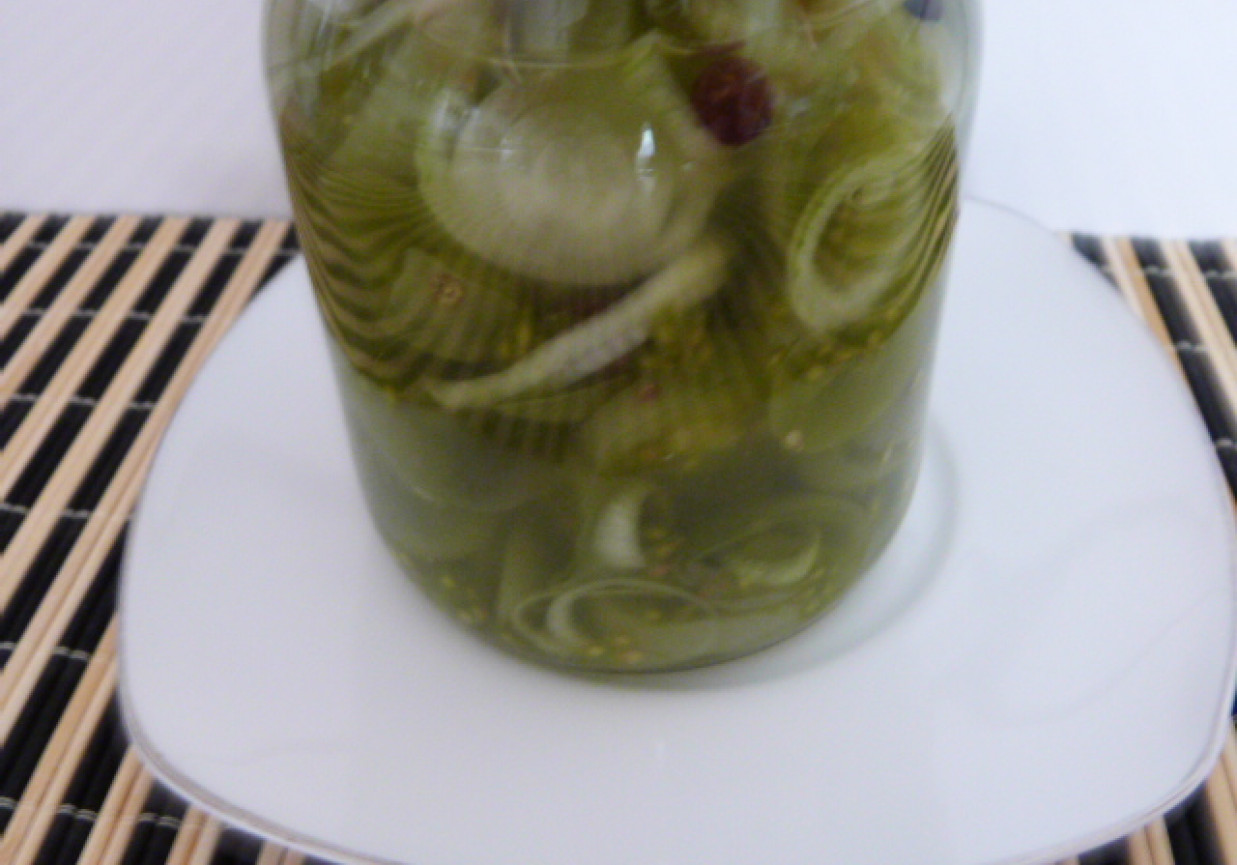 Sałatka z zielonych pomidorów na zimę foto