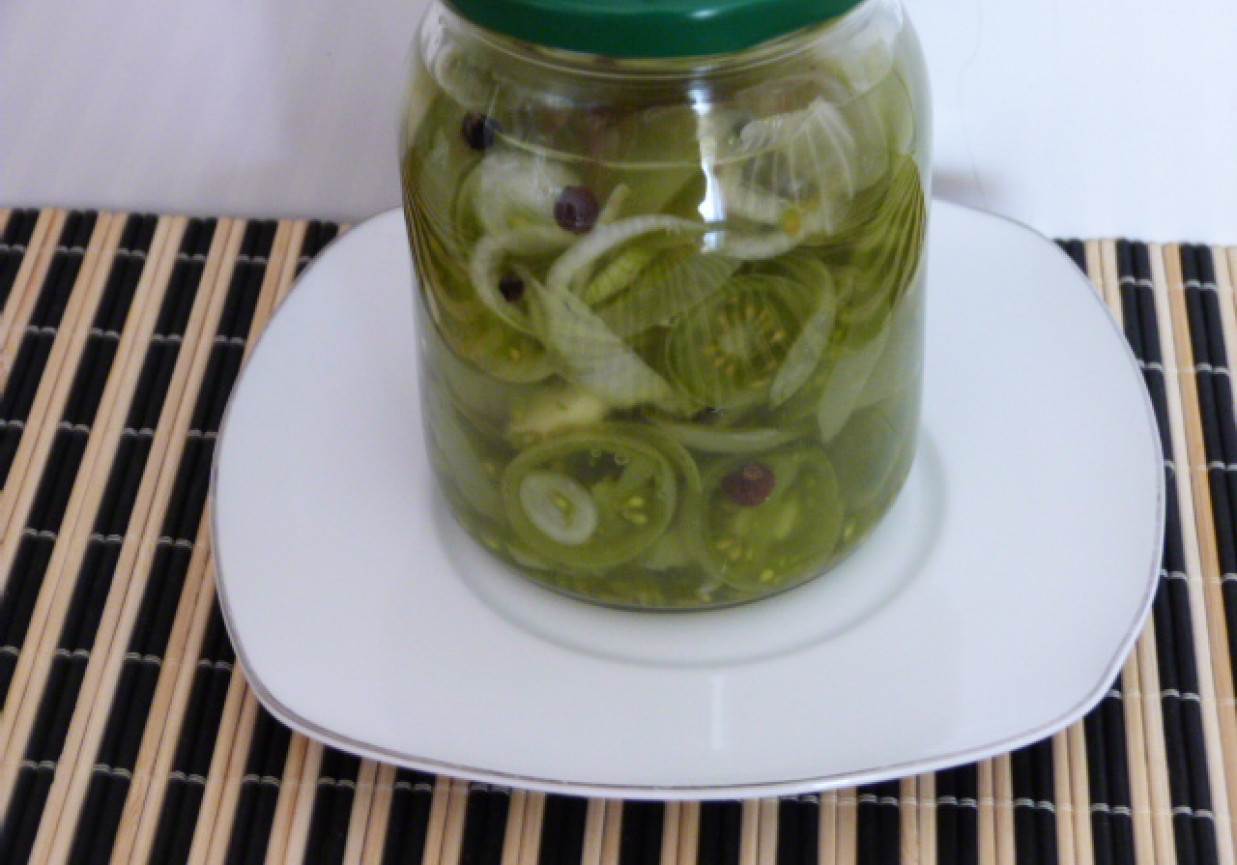 Sałatka z zielonych pomidorów na zimę foto