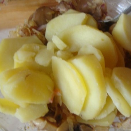 Krok 3 - Sałatka z ziemniakami i kapustą kiszoną foto