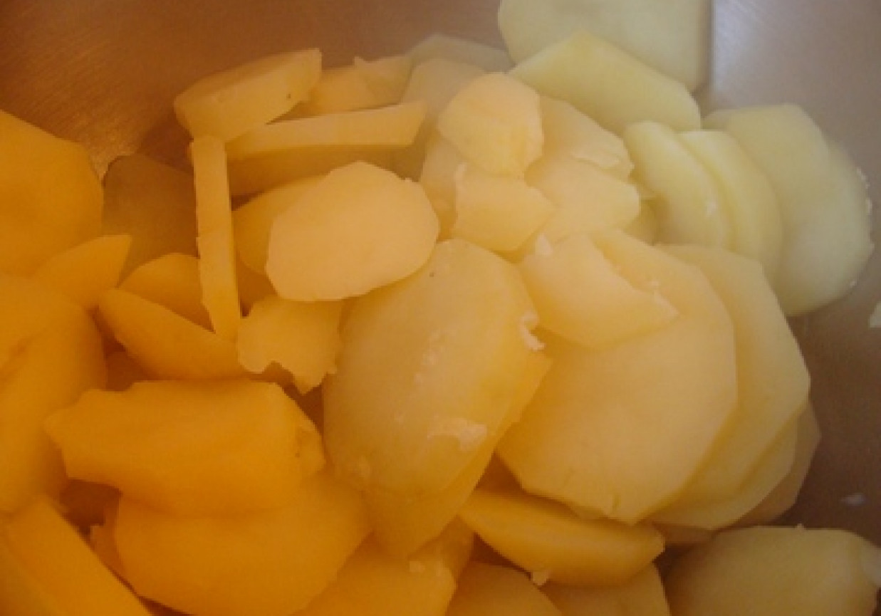 Sałatka z ziemniakami i kapustą kiszoną foto