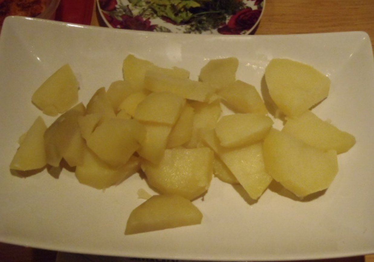 Sałatka z ziemniakami, kurczakiem i rzodkiewką foto