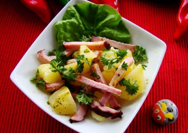 Fotografia przedstawiająca Sałatka z ziemniakami