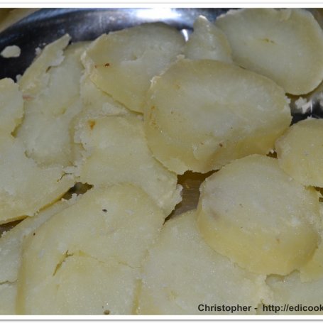 Krok 6 - Sałatka z ziemniaków, doskonała kolacja. foto