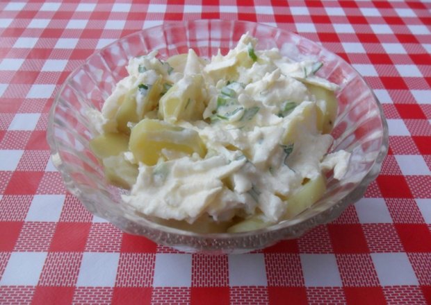 Fotografia przedstawiająca Sałatka z ziemniaków z jogurtem