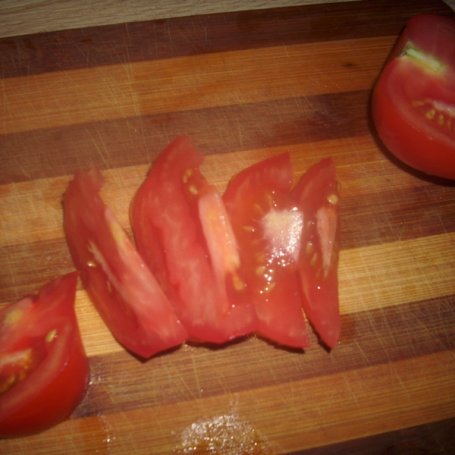 Krok 1 - Sałatka z żółtego kalafiora,pomidorów i jajek w sosie koperkowym pod serową pierzynką foto