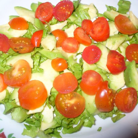 Krok 2 - Salatka  z żurawiną i pomidorkami koktajlowymi  foto