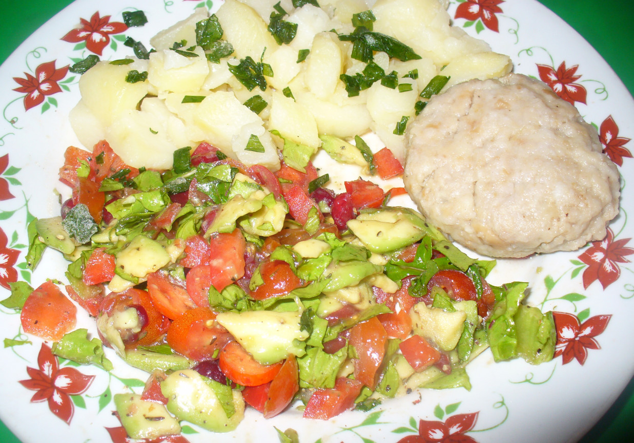 Salatka  z żurawiną i pomidorkami koktajlowymi  foto
