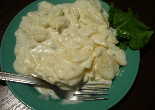 Fotografia przedstawiająca Sałatka ziemniaczana- kartoffelsalat