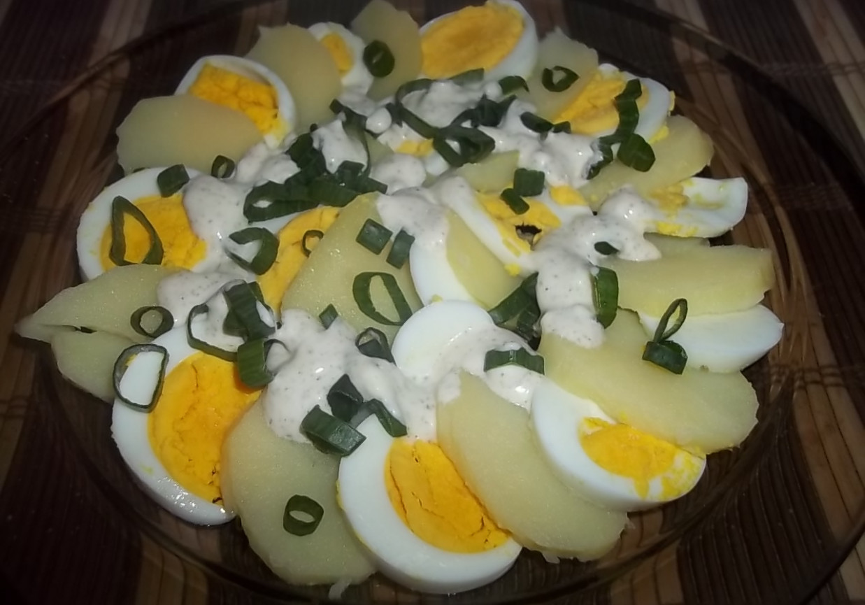 Sałatka ziemniaczano-jajeczna foto