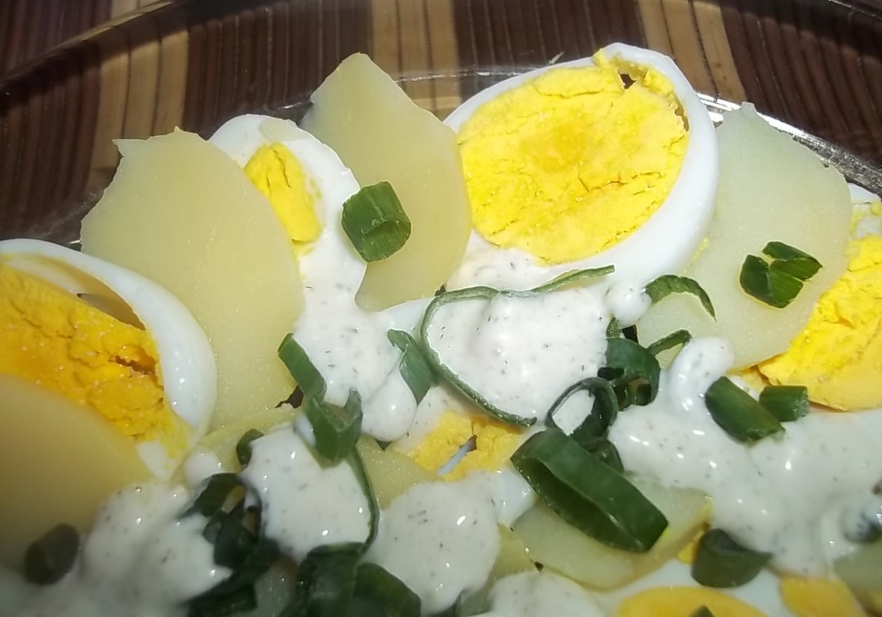 Sałatka ziemniaczano-jajeczna foto