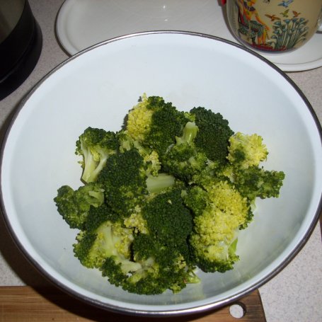 Krok 1 - Sałatka zwyczajna z brokułem foto