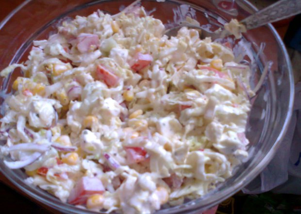 Fotografia przedstawiająca sałatkowy mix z majonezem
