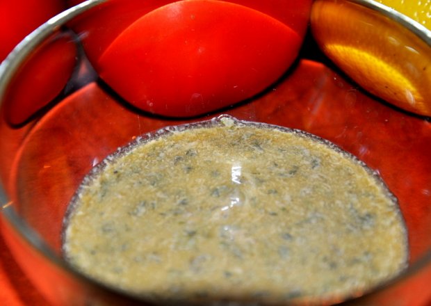 Fotografia przedstawiająca Sałatkowy sos z kaparami