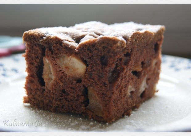 Fotografia przedstawiająca Salceson - czyli kakaowe ciasto z jabłkami