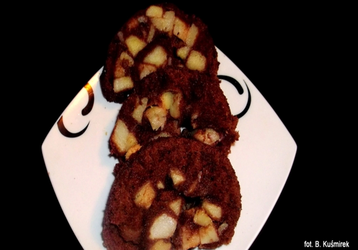 Salceson-rolada z jabłkami na biszkopcie kakaowym foto
