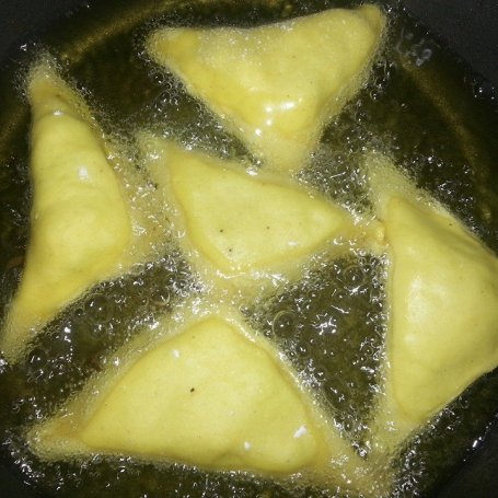 Krok 7 - Samosa, pyszne indyjskie trójkątne pierożki foto