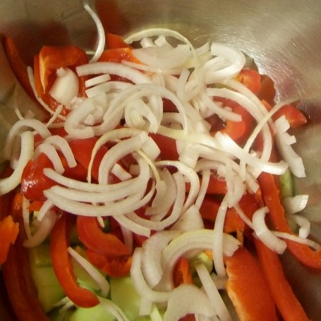 Krok 5 - Satay-musztardowy kurczak w towarzystwie chrupiących warzyw foto