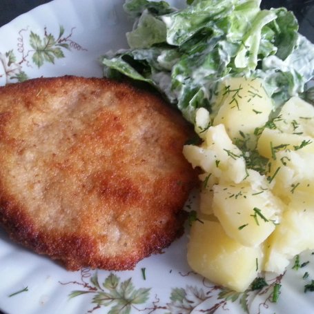 Krok 3 - Schab marynowany w ostrej papryce i ziołach z ziemniakami i sałatą foto
