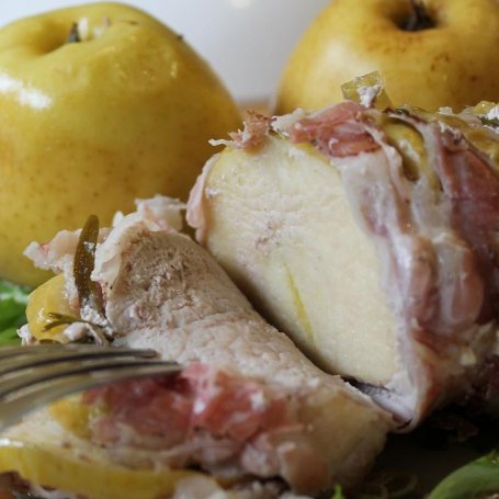 Krok 7 - Schab pieczony w jabłkach pod miodowo-musztardową kołderką foto