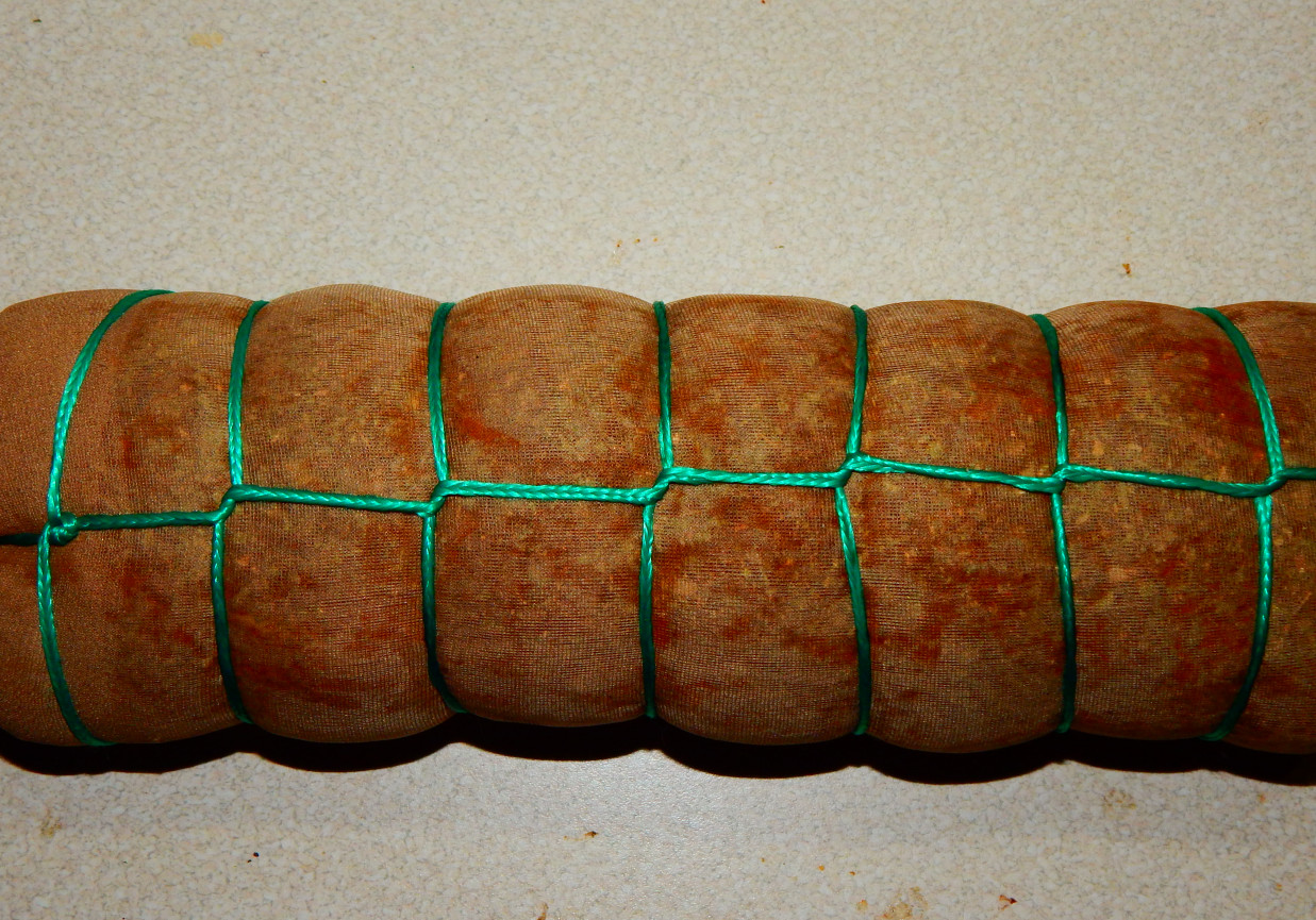 Schab suszony dojrzewający w przyprawach foto