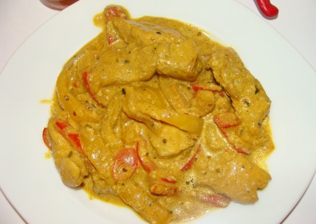 Fotografia przedstawiająca Schab w sosie curry z papryką