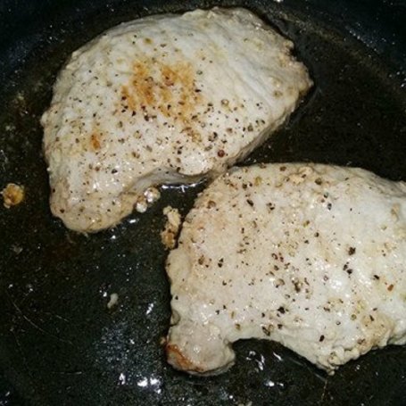 Krok 2 - Schab w sosie śmietanowo-grzybowym z suszonych grzybów. foto