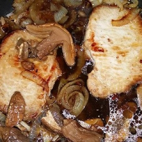 Krok 5 - Schab w sosie śmietanowo-grzybowym z suszonych grzybów. foto