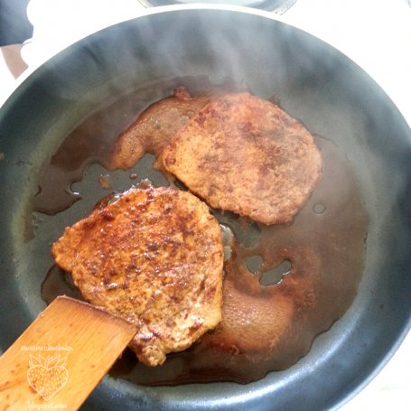 Krok 3 - Schab w sosie ziołowym z pomidorem foto