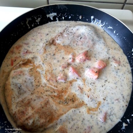 Krok 5 - Schab w sosie ziołowym z pomidorem foto