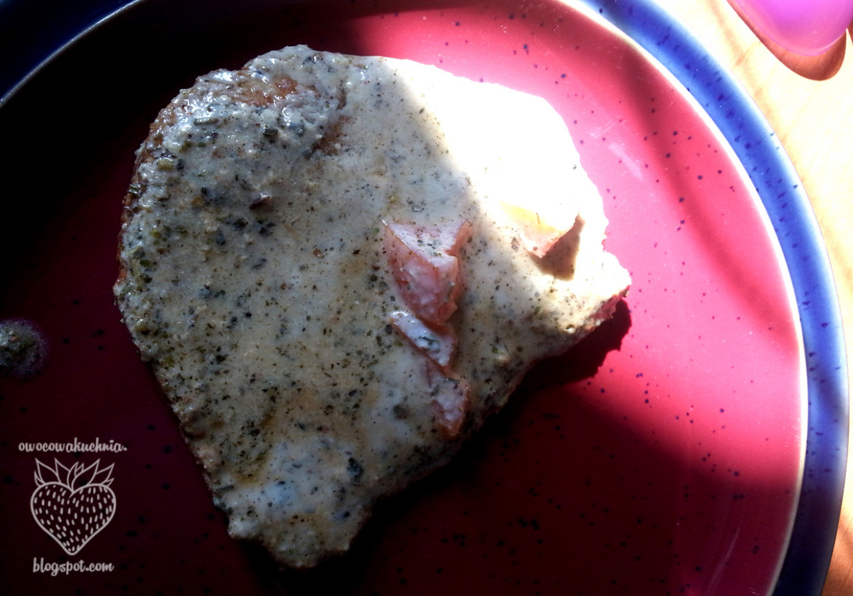 Schab w sosie ziołowym z pomidorem foto