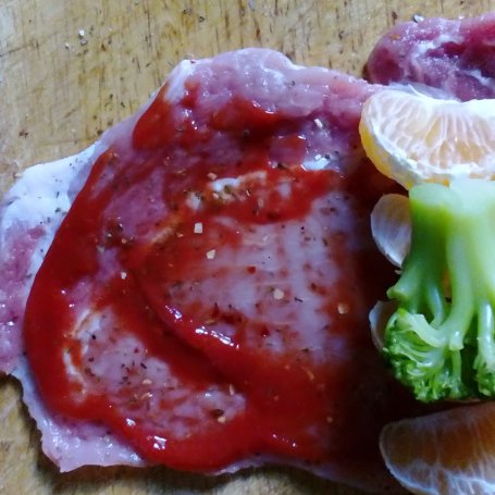 Krok 3 - SCHAB Z MANDARYNKĄ I BROKUŁEM W PAPILOTACH foto
