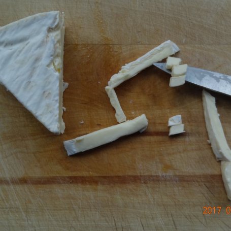 Krok 2 - Schab z morelami i serem brie foto