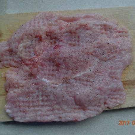 Krok 3 - Schab z morelami i serem brie foto
