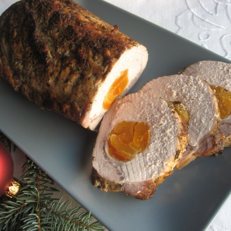 Krok 3 - Schab z morelami pieczony z owocami foto